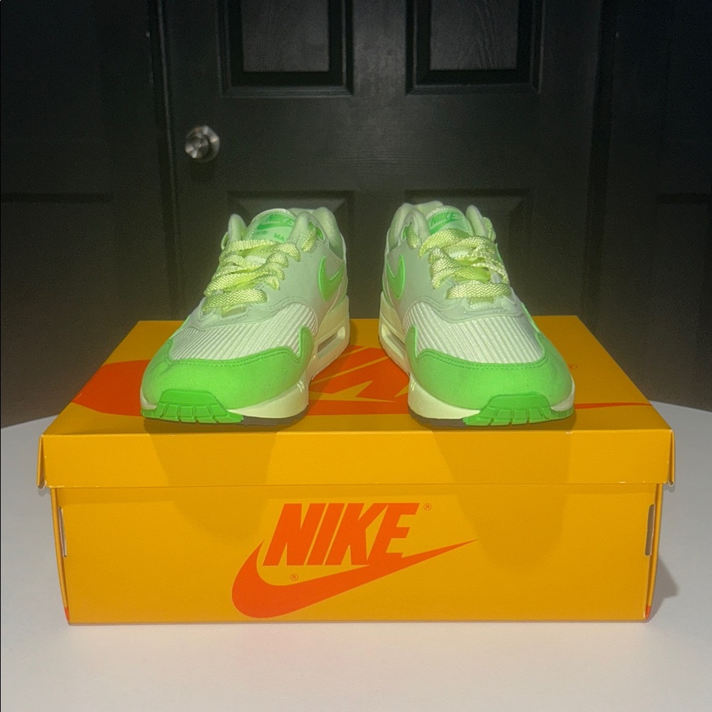 Nike Air Max 1 ‘87 “High Saturation Green Vapor” Women’s Size 9 - Picture 4 of 9